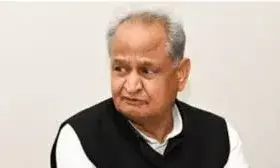 पानी मांगा तो तोड़े पैर!गहलोत का BJP विधायक पर बड़ा वार, कपासन जाने का ऐलान पानी मांगा तो तोड़े पैर!गहलोत का BJP विधायक पर बड़ा वार, कपासन जाने का ऐलान