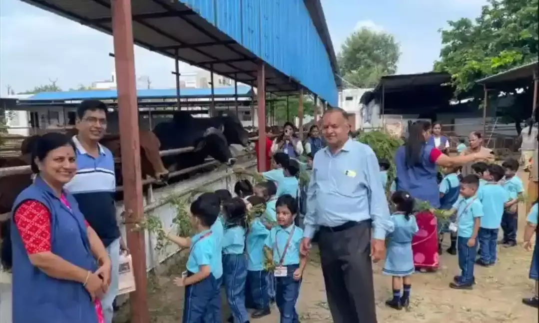 गौसेवा के संस्कार: एमपीएस स्कूल के बच्चों ने रामधाम गौशाला में पाया आशीर्वाद