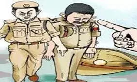 चौकी प्रभारी व चार कांस्टेबल लाइन हाजिर चौकी प्रभारी व चार कांस्टेबल लाइन हाजिर