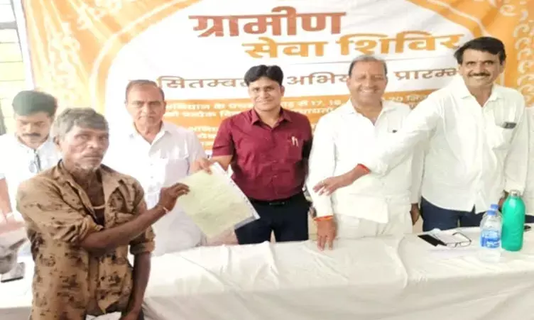 परिवार को मिला अपने घर का स्वामित्व पट्टा