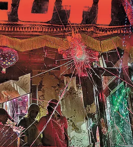 तमिलनाडु में राजस्थान के श्रद्धालुओं की बस पर हमला, मारपीट कर लुटा तमिलनाडु में राजस्थान के श्रद्धालुओं की बस पर हमला, मारपीट कर लुटा