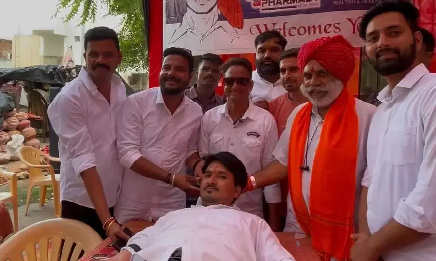 110 यूनिट किया रक्तदान