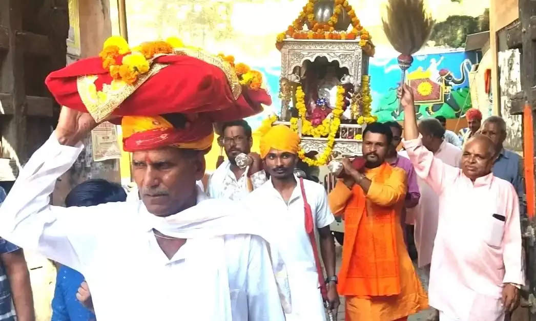 108 रामचरितमानस पाठ से पूर्व निकाली शोभायात्रा 108 रामचरितमानस पाठ से पूर्व निकाली शोभायात्रा