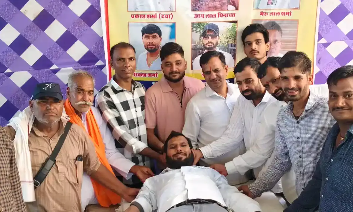 जीत्या माफी गांव में 53 यूनिट रक्तदान ,देश भक्ति के गूंजे नारे