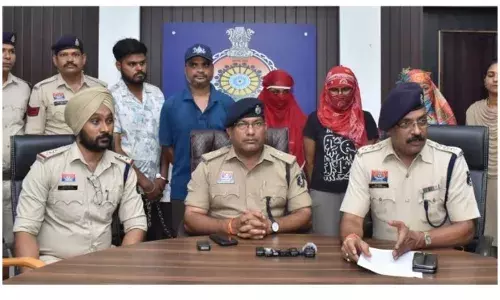 शेयर मार्केट में निवेश के नाम पर 12 करोड़ की ठगी, पति पत्नी सहित पांच लोग गिरफ्तार