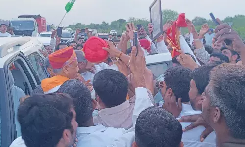 पूर्व मुख्यमंत्री गहलोत का पूर्व राज्यमंत्री जाड़ावत के नेतृत्व में हुआ स्वागत पूर्व मुख्यमंत्री गहलोत का पूर्व राज्यमंत्री जाड़ावत के नेतृत्व में हुआ स्वागत