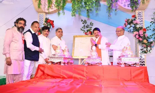 श्रद्धा एवं भक्ति की बही अविरल धारा, हजारों भक्तों ने की प्रभु अरिष्टनेमी व पार्श्वनाथ भगवान की आराधना श्रद्धा एवं भक्ति की बही अविरल धारा, हजारों भक्तों ने की प्रभु अरिष्टनेमी व पार्श्वनाथ भगवान की आराधना