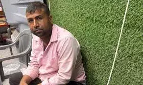 पटवारी के दलाल को 30 लाख रिश्वत लेते रंगे हाथों गिरफ्तार