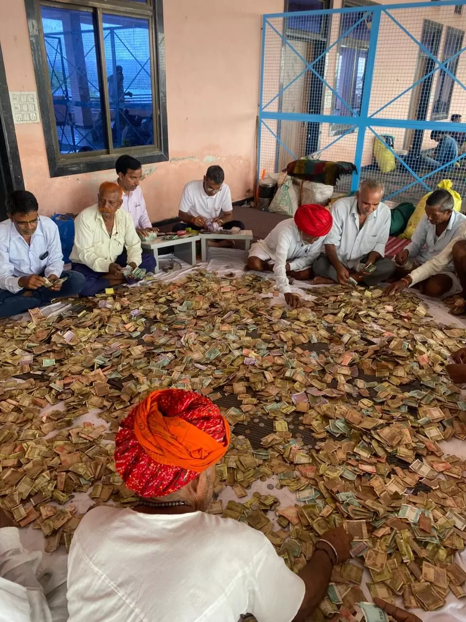 श्री बाण माता शक्तिपीठ मंदिर परिसर में आज दानपात्र खोला श्री बाण माता शक्तिपीठ मंदिर परिसर में आज दानपात्र खोला