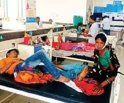 पिकअप पलटी, 32 मजदूर घायल: माकड़ौन के पास मच गई चीख-पुकार, चालक फरार