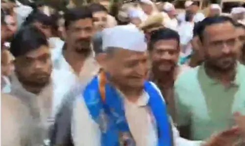 गहलोत का भीलवाड़ा में जोरदार जलवा: कार्यकर्ताओं का हुजूम, माला-दुपट्टे से स्वागत, संगठन को मंत्र!