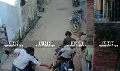 घर के बाहर बैठे पिता-पुत्री पर बाइकर्स ने फैंका कीचड़, पुलिस को दी रिपोर्ट, नहीं हुई कार्रवाई