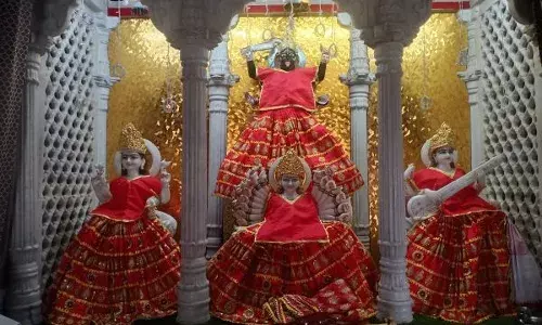 सबकी इच्छा पूरी होती इच्छापूणी माता चलो बुलावा आया है माता ने बुलाया सबकी इच्छा पूरी होती इच्छापूणी माता चलो बुलावा आया है माता ने बुलाया