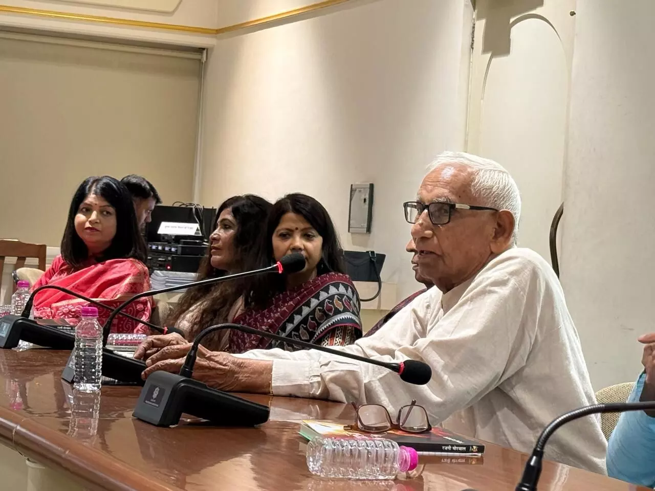 साहित्यकार के पास दृष्टि एवं भाव-बोध होना आवश्यक : डॉ.भारद्वाज