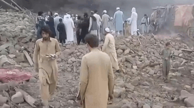 पाकिस्तानी वायुसेना ने तिराह घाटी में एयरस्ट्राइक, 30 लोगों की मौत