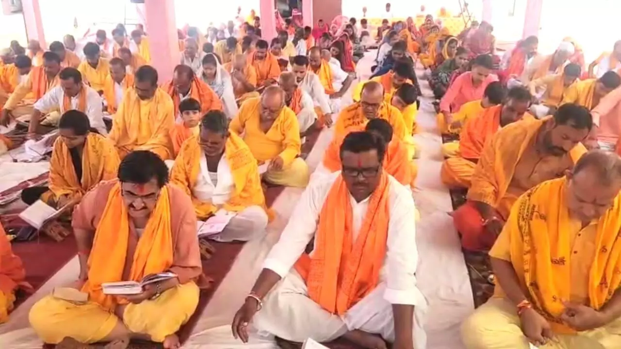 नवरात्र में 108 पाठक एक साथ कर रहे रामचरितमानस का पाठ नवरात्र में 108 पाठक एक साथ कर रहे रामचरितमानस का पाठ