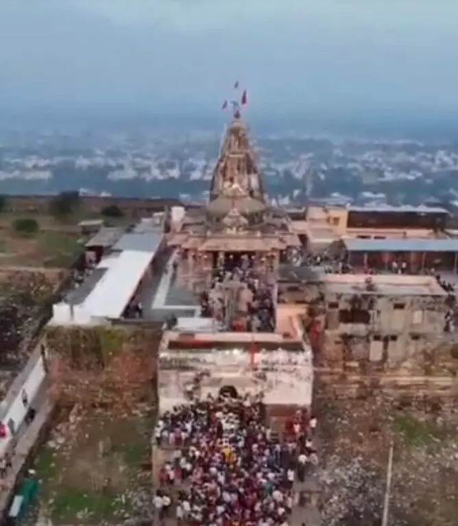 चित्तौड़गढ़ दुर्ग पर गूंजे माता के जयकारे: पदयात्रा का उमंग, लंगर का आनंद और आस्था से रोगों से मुक्ति की कामना चित्तौड़गढ़ दुर्ग पर गूंजे माता के जयकारे: पदयात्रा का उमंग, लंगर का आनंद और आस्था से रोगों से मुक्ति की कामना