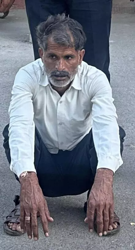 13 साल से फरार 5 हजार रुपये का ईनामी स्थाई वारंटी कालू गिरफ्तार 13 साल से फरार 5 हजार रुपये का ईनामी स्थाई वारंटी कालू गिरफ्तार