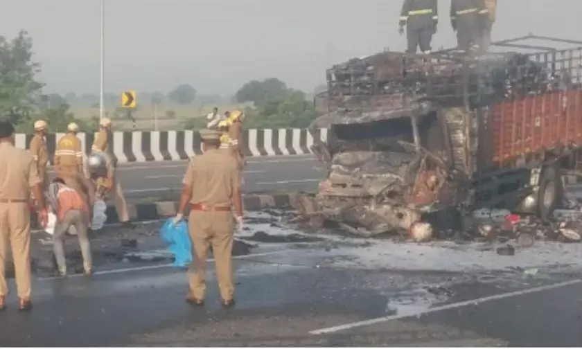 हाईवे पर कार और कैंटर में भिड़ंत, आग लगने से पांच लोगों की मौत