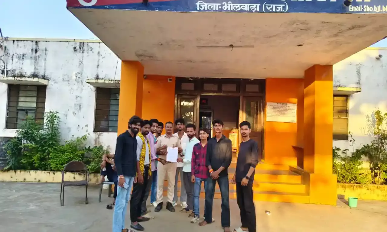 नवरात्रि पर्व पर अपनी मांगों को लेकर विश्व हिंदू परिषद बजरंग दल ने दिया ज्ञापन