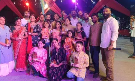 नेहरू विहार में गरबा महोत्सव में डांडियो की खनक