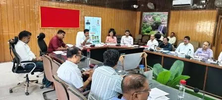 साप्ताहिक समीक्षा बैठक में जिला कलक्टर ने दिए निर्देश साप्ताहिक समीक्षा बैठक में जिला कलक्टर ने दिए निर्देश