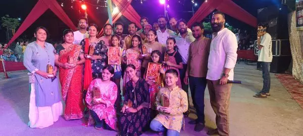 नेहरू विहार में गरबा महोत्सव में डांडियो की खनक