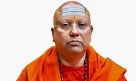 संचालक पर 15+ छात्राओं से छेड़छाड़ का आरोप, फर्जी UN नंबर वाली वोल्वो जब्त, आरोपी आगरा फरार