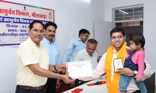 आयुर्वेद दिवस सम्मान समारोह मे डॉ. वैष्णव, नर्स आचार्य व परिचारक  बलाई सम्मानित