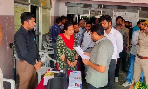 जिला कलक्टर नमित मेहता ने किया शहरी सेवा शिविर का निरीक्षण