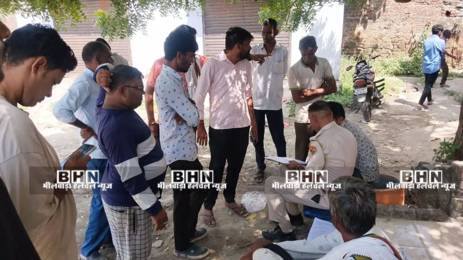 ट्रक चालक चिराग सिंह की संदिग्ध मौत, ससुर ने की जांच की मांग, मेडिकल बोर्ड से करवाया पोस्टमार्टम ट्रक चालक चिराग सिंह की संदिग्ध मौत, ससुर ने की जांच की मांग, मेडिकल बोर्ड से करवाया पोस्टमार्टम