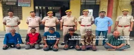 चांदी के खरीदार सर्राफा कारोबारी समेत छह गिरफ्तार, दो किलो चांदी बरामद चांदी के खरीदार सर्राफा कारोबारी समेत छह गिरफ्तार, दो किलो चांदी बरामद