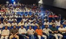 बीजेपी कार्यकर्ताओं ने देखी चलो जीते हैं फिल्म