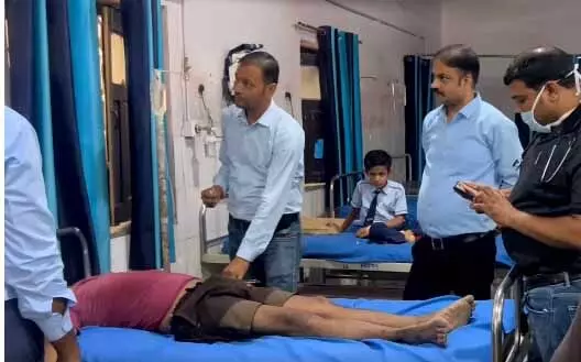 खेत पर काम करने युवक की अज्ञात जहरीली वस्‍तु सेवन से ब‍िगड़ी हालत, अस्‍पताल में भर्ती