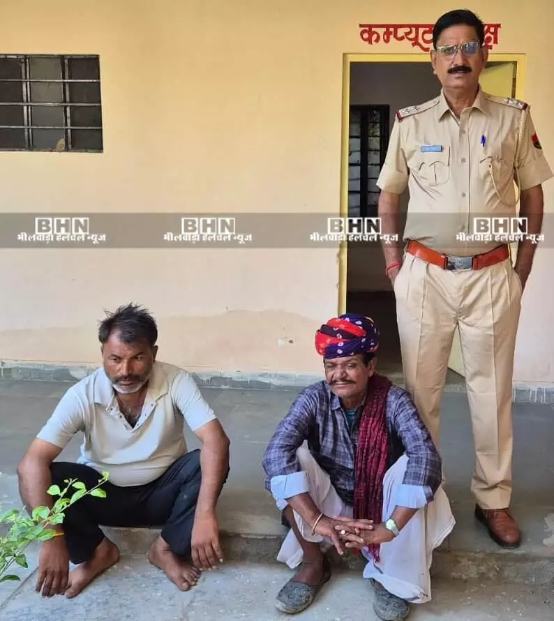 मृत व्यक्ति को जीवित बताकर जमीन बेच की धोखाधड़ी , 2 गिरफ्तार - 5.50 लाख बरामद, 3 फरार मृत व्यक्ति को जीवित बताकर जमीन बेच की धोखाधड़ी , 2 गिरफ्तार - 5.50 लाख बरामद, 3 फरार