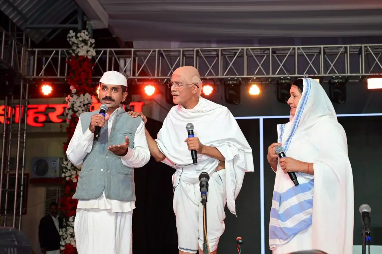 राष्ट्रीय दशहरा मेला-२०२५-दशहरा मेला के तीसरे दिन संघ गंगा के तीन भागीरथ कार्यक्रम ने बांधा समां राष्ट्रीय दशहरा मेला-२०२५-दशहरा मेला के तीसरे दिन संघ गंगा के तीन भागीरथ कार्यक्रम ने बांधा समां