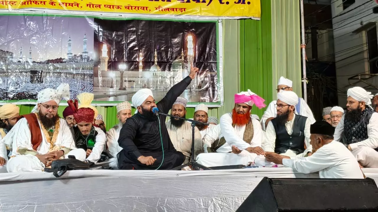 तक़रीर प्रोग्राम के साथउर्स सम्पन्न तक़रीर प्रोग्राम के साथउर्स सम्पन्न