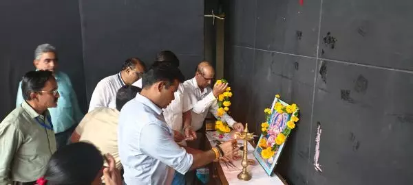 जिला स्तरीय रोजगार उत्सव में युवाओं को नियुक्ति पत्र वितरण