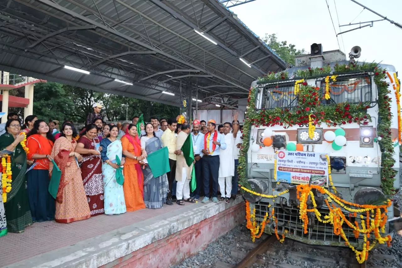 उदयपुर -चंडीगढ़ नई रेल सेवा का शुभारंभ, प्रधानमंत्री  नरेंद्र मोदी ने दिखाई हरी झंडी