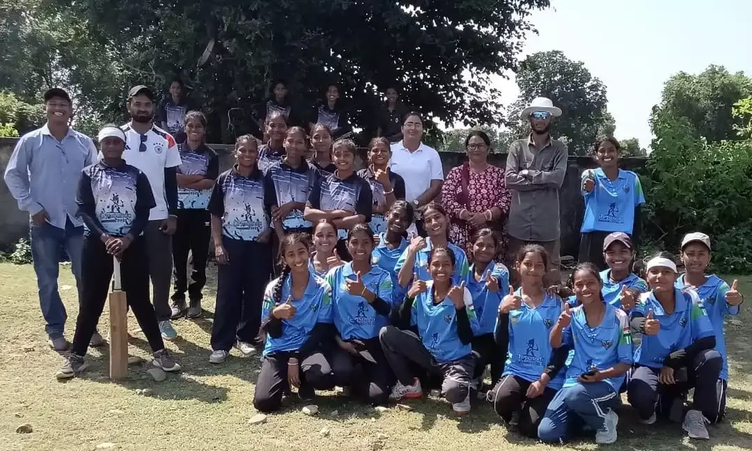 जिला स्तरीय क्रिकेट प्रतियोगिता में घोसुण्डा की अंडर-17 और अंडर-19 टीमों का जलवा, दोनों ने जीते खिताब