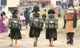 गरीब बच्चों को बैग-वर्दी से वंचित कर सरकार ने फिर दिखाई जातिवादी मानसिकता!