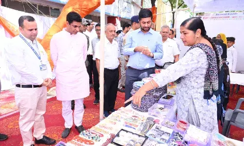 प्रदर्शनी स्थानीय कारीगरों व उद्यमियों के लिए विपणन व प्रोत्साहन का सशक्त मंच- जिला कलेक्टर
