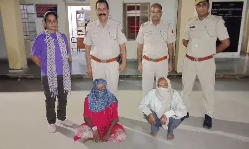 नवजात शिशु को जंगल में लावारिस छोड़ने का मामला, कुमाता और पिता गिरफ्तार नवजात शिशु को जंगल में लावारिस छोड़ने का मामला, कुमाता और पिता गिरफ्तार