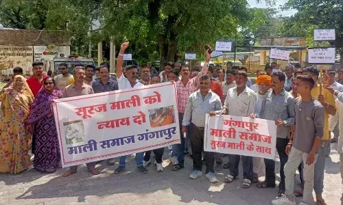 गंगापुर: सूरज माली को न्याय दिलाने माली समाज सड़कों पर उतरा, उपखंड अधिकारी को दिया ज्ञापन गंगापुर: सूरज माली को न्याय दिलाने माली समाज सड़कों पर उतरा, उपखंड अधिकारी को दिया ज्ञापन