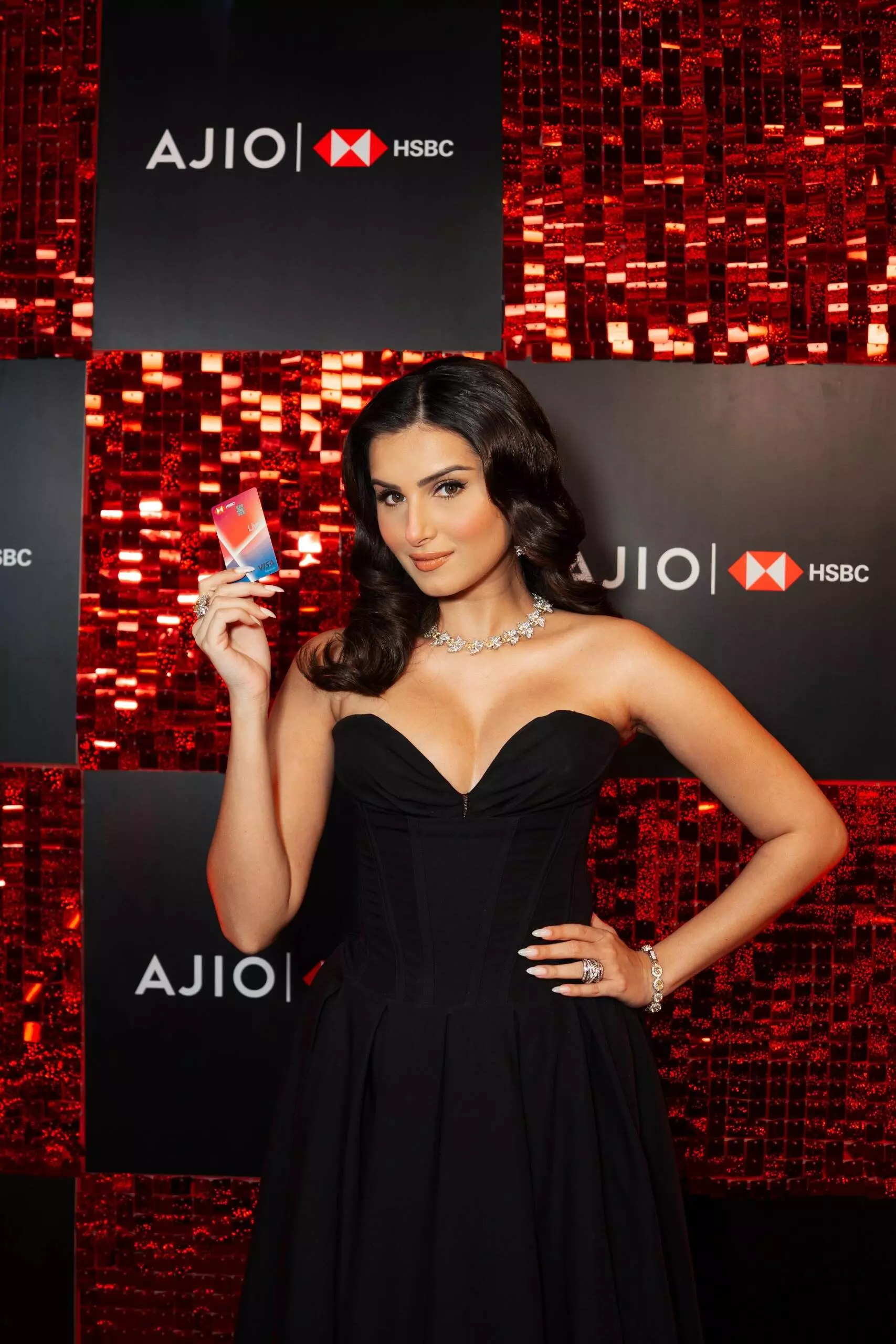 आजियो स्टोर्स पर एचएसबीसी इंडिया के कार्डधारकों को मिलेंगे खास फायदे, अभिनेत्री तारा सुतारिया बनी चेहरा