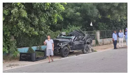 गुरुग्राम में तेज रफ्तार थार डिवाइडर से टकराई, 5 लोगों की मौत गुरुग्राम में तेज रफ्तार थार डिवाइडर से टकराई, 5 लोगों की मौत