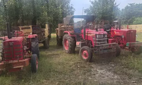 कोठारी नदी में अवैध बजरी खनन पर पुलिस की कार्रवाई, तीन ट्रैक्टर जब्त