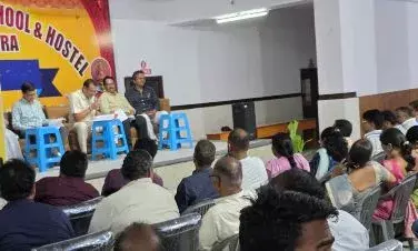 जिला शिक्षा अधिकारी ने ली शिक्षको की बैठक