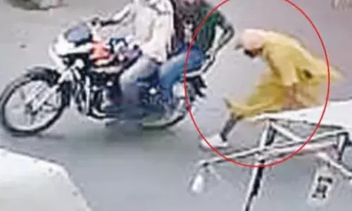 नोट  दिखा कर  भिखारी से लूट ली १३ हजार की नगदी,, बेटे की फीस  के लिए की थी जमा