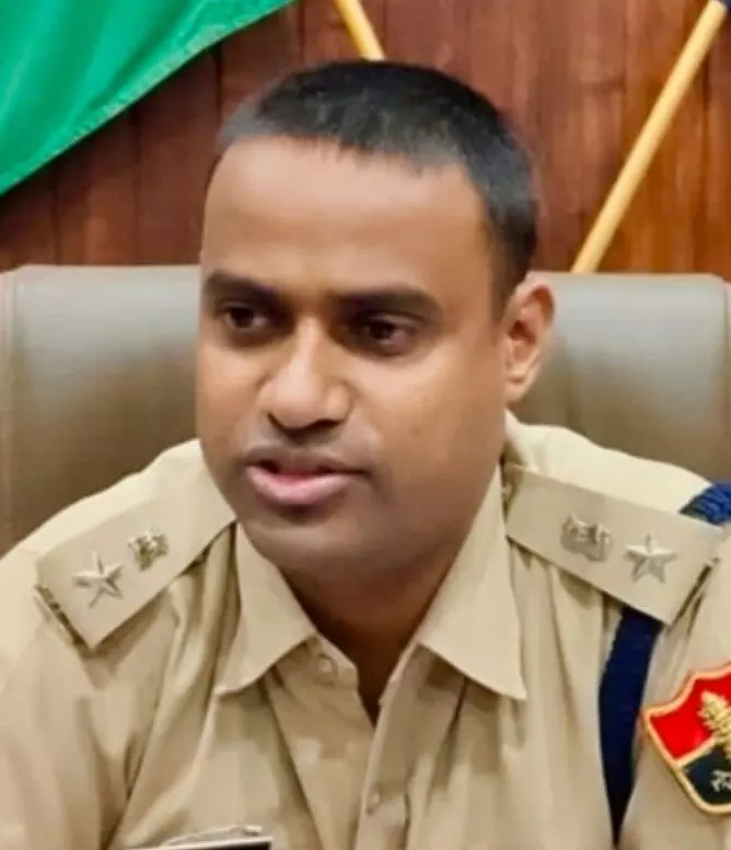 बजरी माफियाओं पर एसपी की कड़ाई – थानेदार समेत तीन निलंबित, नेताओं तक आंच की चर्चा,ट्रैप से बचे बजरी माफियाओं पर एसपी की कड़ाई – थानेदार समेत तीन निलंबित, नेताओं तक आंच की चर्चा,ट्रैप से बचे